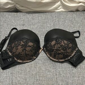Black leather Lacey SEXY bra size 34DD Victoria secret only worn once